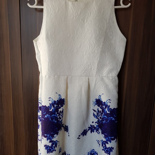 White Floral Dress (Category: Dresses) located in Paranaque City. Submitted by CtheCatLover (Listing ID 161038614, Image 2). Description: Call or Text: 09178985756 02-618 5251.