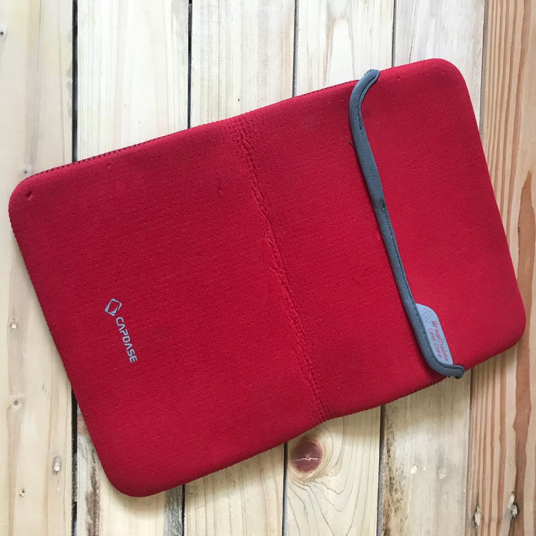 Capdase laptop case (Category: Laptop Bags & Sleeves) located in Lipa City. Submitted by lifestyled (Listing ID 161177545, Image 1). Description: Preloved capdase sleeves for 13” laptop 8/10 condition.