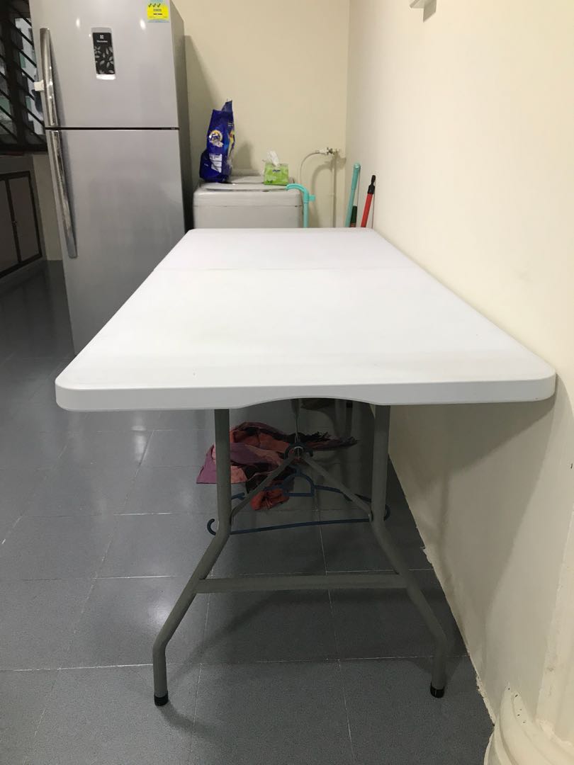 Courts foldable hot sale table