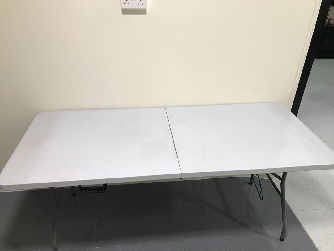 Courts foldable hot sale table