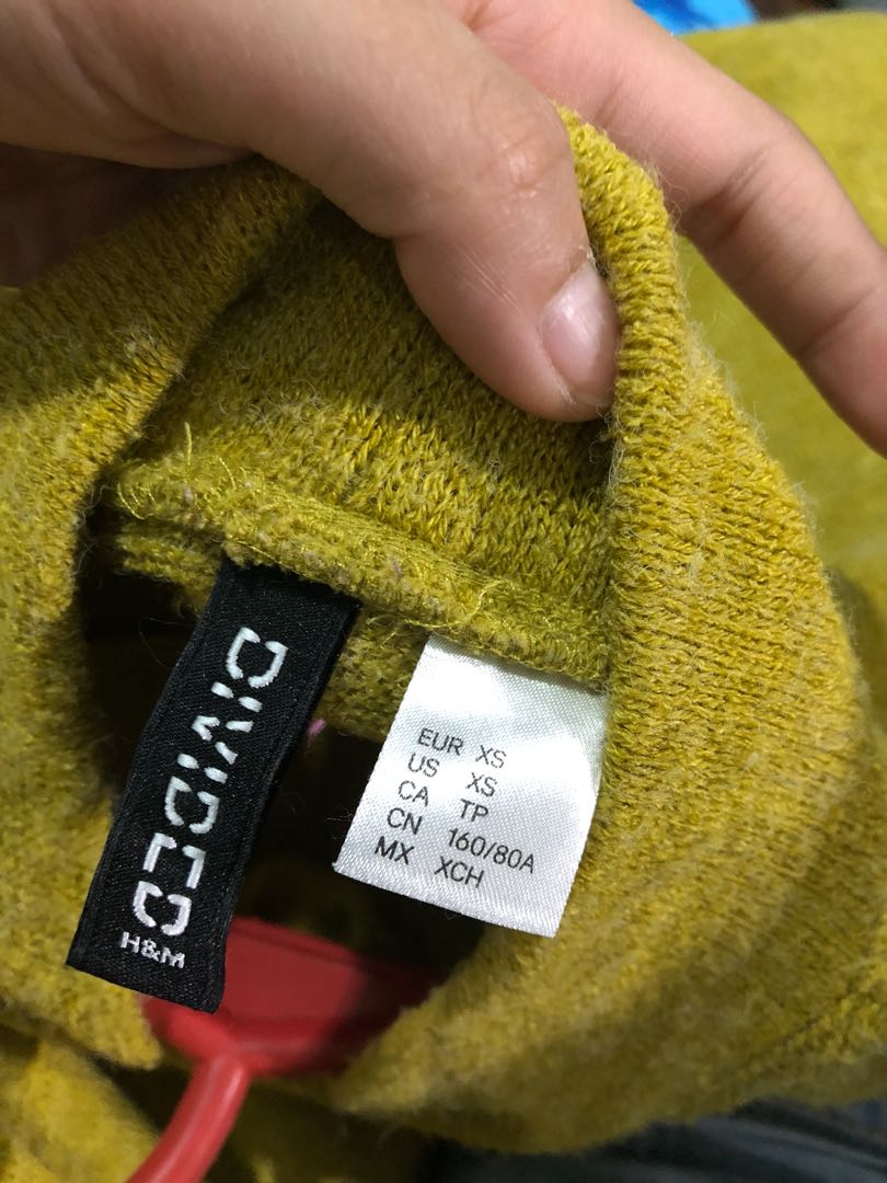 H&M mock sweatshirt (Category: Coats, Jackets and Outerwear) located in Quezon City. Submitted by camdigs (Listing ID 161305064, Image 2). Description: H&M Mock Sweatshirt color green.