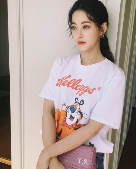 Instock Hwayugi Oh Yeon Seo Sam Jang Jin Sun Mi Latest Instagram Photo T Shirt Ulzzang Fashion Star Pick Women S Fashion Clothes Tops On Carousell