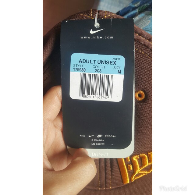 Nike dri fit cap (Category: Caps & Hats) located in Mandaluyong City. Submitted by marsell21 (Listing ID 161181718, Image 3). Description: Size: medium (34cm) Note: not sure if authentic regalo lang sa asawa ko #garagesale300.