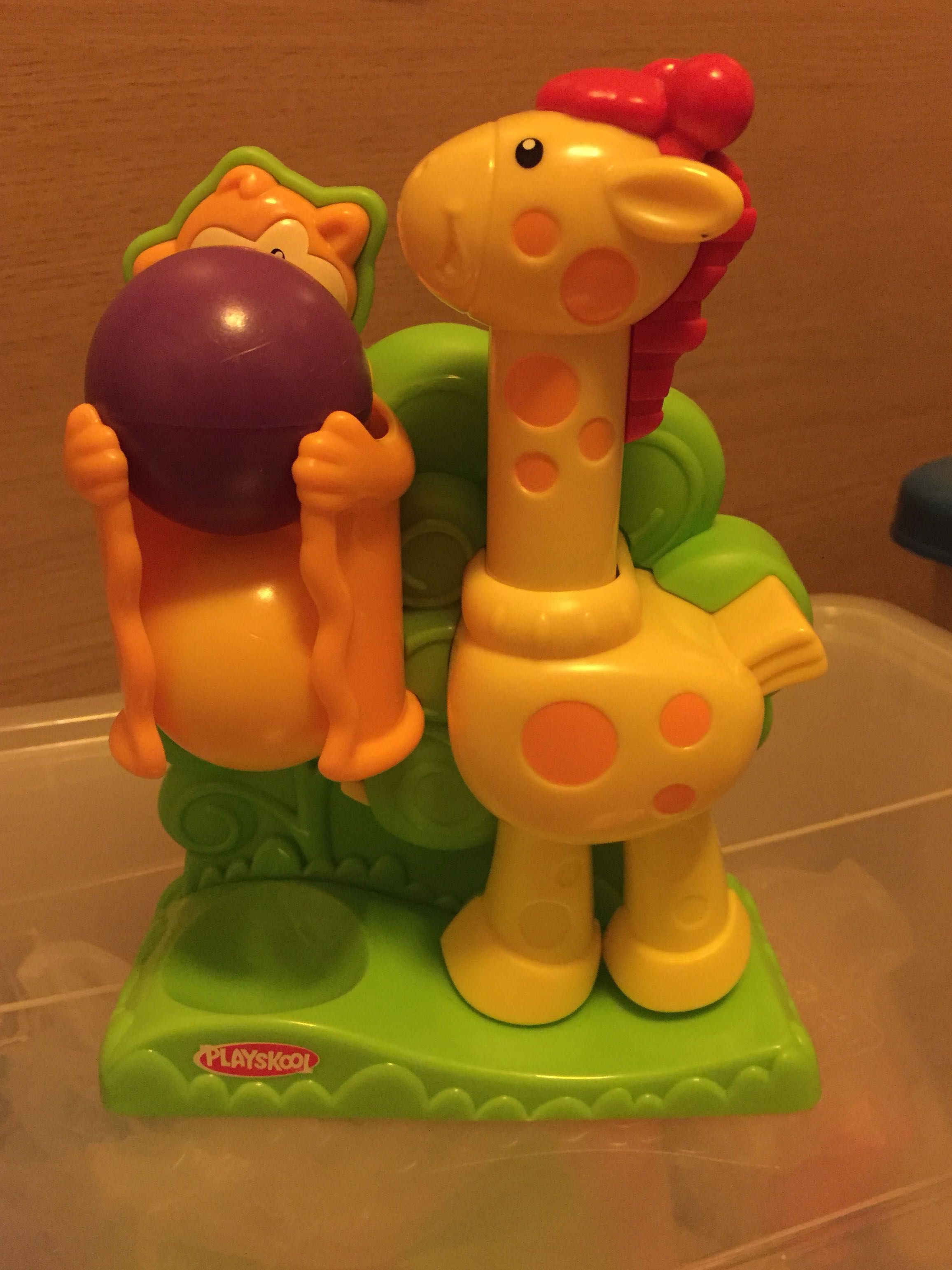 Giraffe top ball popper