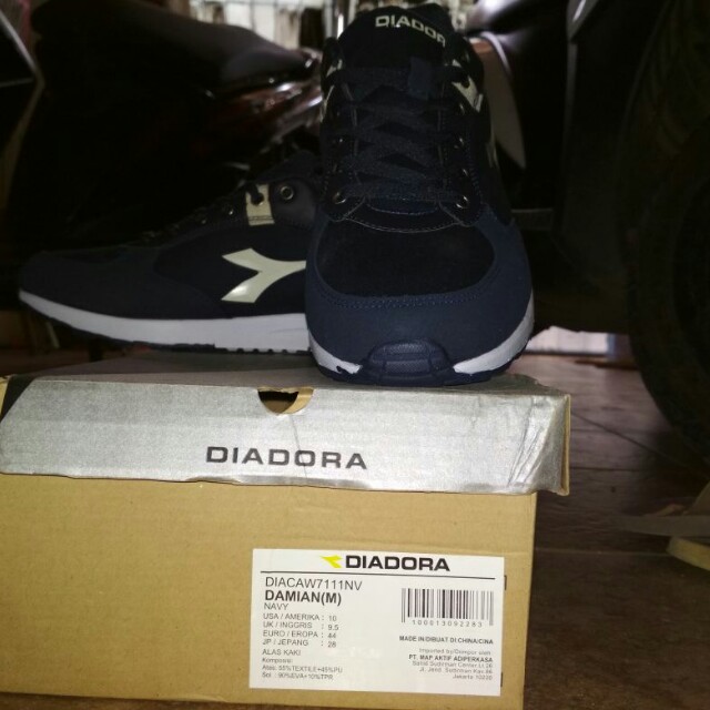 Sepatu Diadora Navy Ukuran 44 Ori Fesyen Pria Sepatu Sneakers Di Carousell