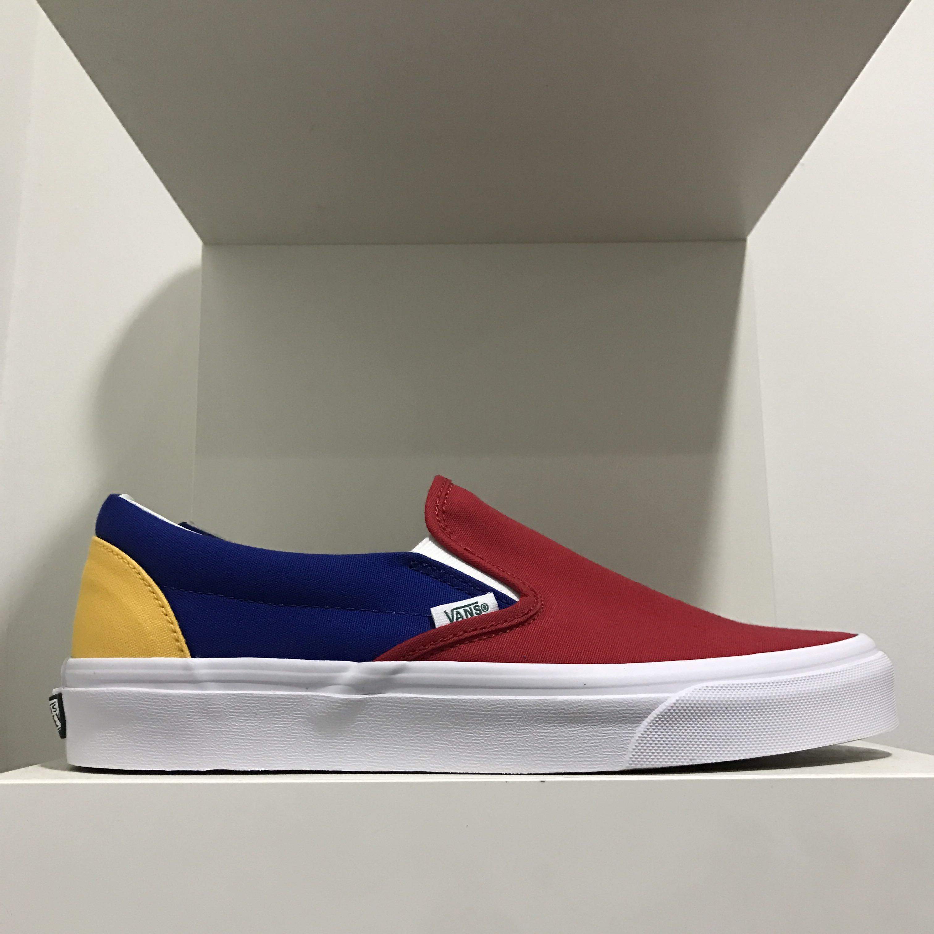 vans classic slip on yacht club