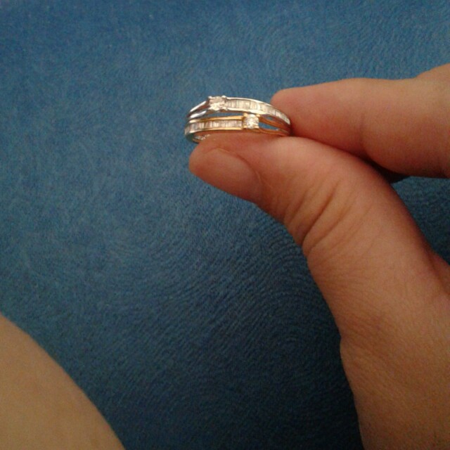 18k white and yellow gold diamond ring (Category: Rings) located in Cavite. Submitted by marie_xcess (Listing ID 161359288, Image 2). Description: 18k combination of white and yellow gold with diamonds.0.25ct with clarity of SI Pawnable high appraisal 2.60g size 7 Can be use in all occassion for its classy look. Authenticity certificate included..