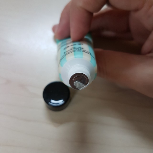 Benefit Porefessional (Category: Makeup) located in Makati City. Submitted by bag_avenue (Listing ID 161458682, Image 2). Description: Original Benefit Porefessional - 7.5ml.