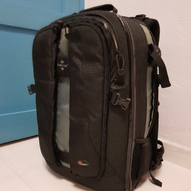 Lowepro vertex 300 aw review top