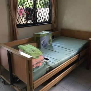 TO GIVE AWAY FREE : German-made bed frame + Air mattress