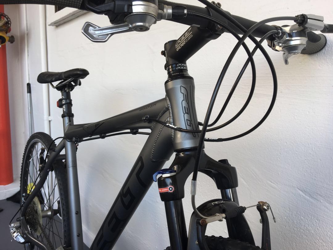 FELT Hybrid bike (w/ extras), Sports Equipment, Bicycles & Parts