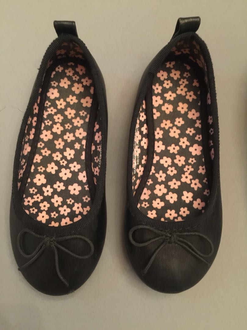 H&M Cute Doll Shoes (Category: Babies & Kids Fashion) located in Manila. Submitted by fashion_factory (Listing ID 161595851, Image 3). Description: - Slightly Used - 6 inches long - Buy 2 get 1 Free( No picture of the freebie shoes here, Limited size only) - Fits 3-4 y o Message me for more pictures MOP: Bank Transfer/Deposit BPI, BDO or Metrobank Account.