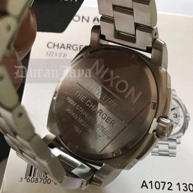 Nixon livewire deals the charger