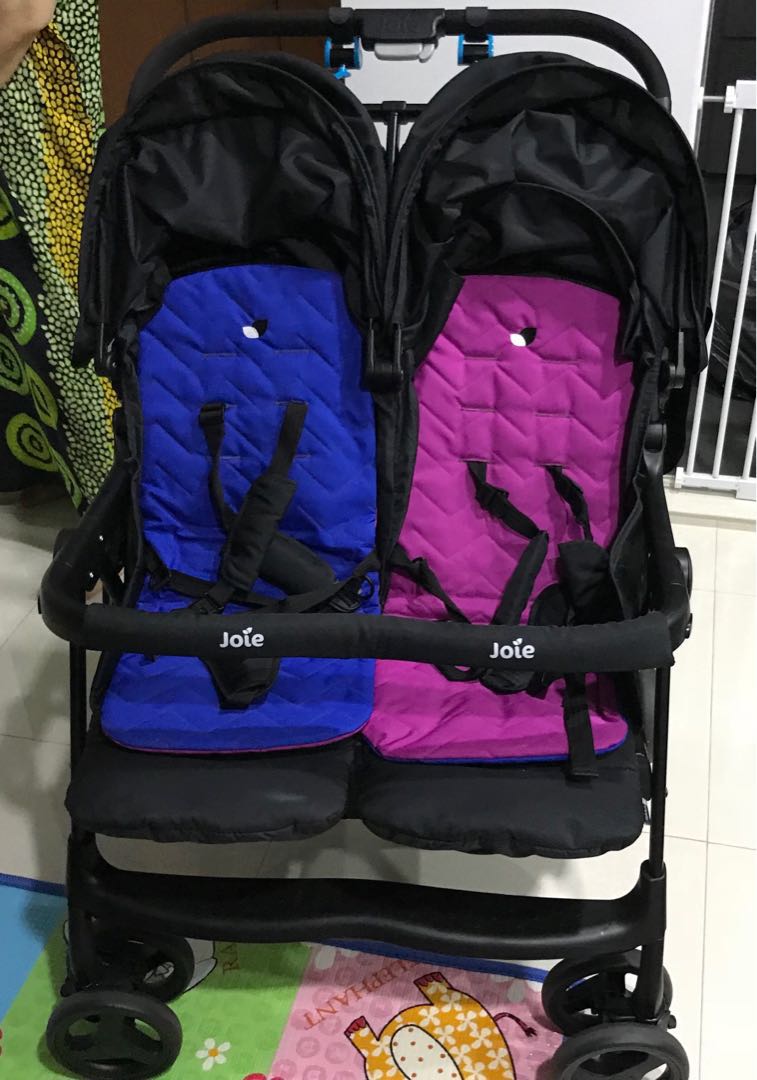 Joie aire twin 2024 pink & blue