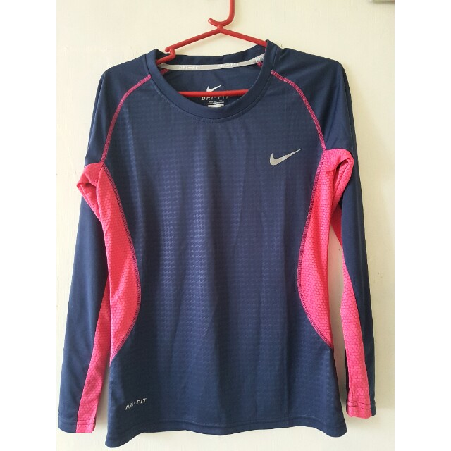 Nike rashguard, Women's Fashion, Swimwear, Rash guard on Carousell