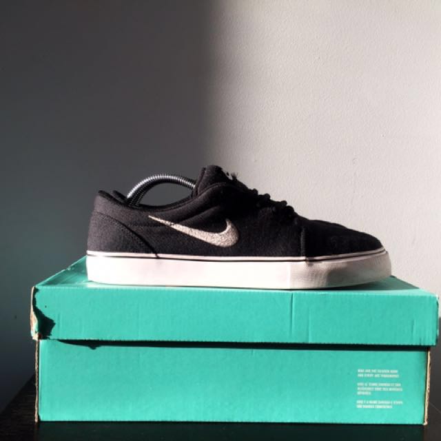 nike satire canvas