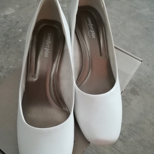 payless white pumps