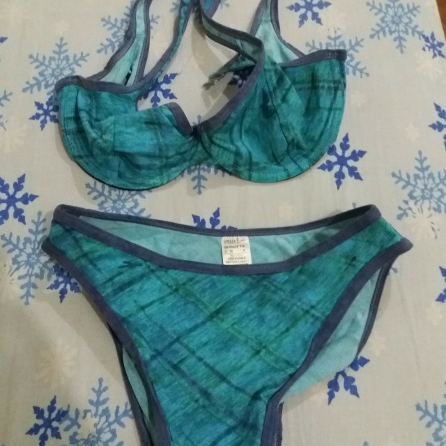 New- Original Speedo two piece swim suit (Category: Rash guard) located in Las Pinas. Submitted by bebielle (Listing ID 161737590, Image 1). Description: Brand new RFS: wrong size With plastic on undie Authentic. Bought in dubai SF c/o buyer Fix price.