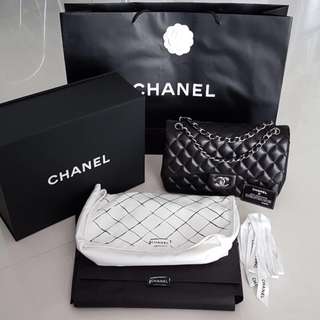CHANEL Classic Jumbo Lambskin Double Flap Bag (Black & Burgundy)