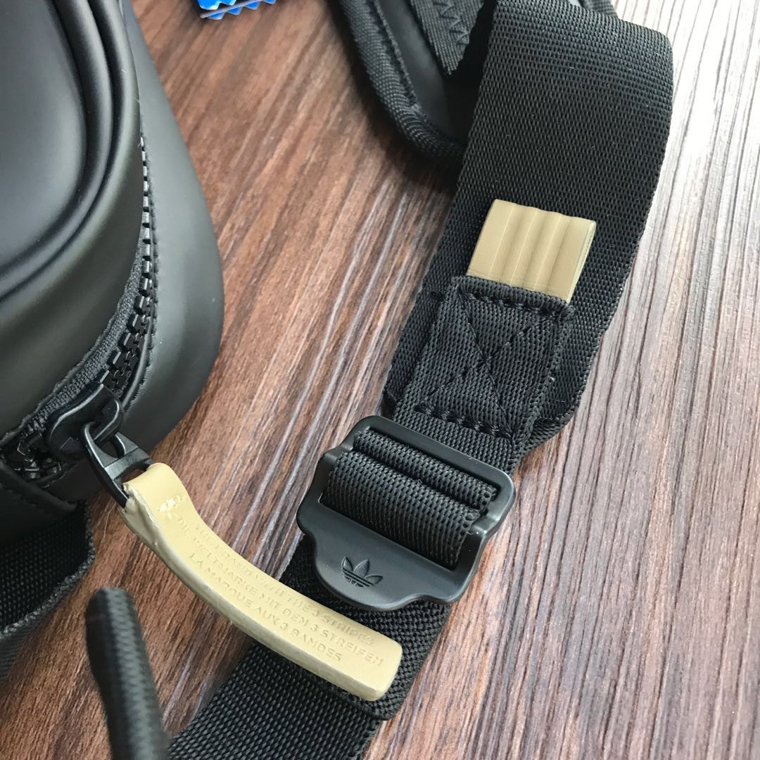 Adidas nmd crossbody best sale bag ce2377 s black