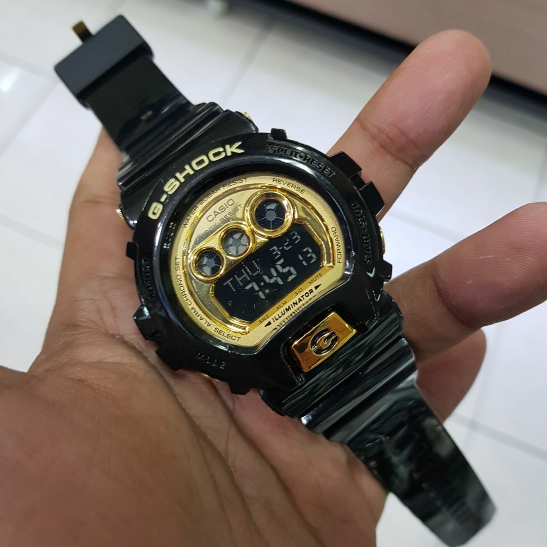 jam g shock hitam gold