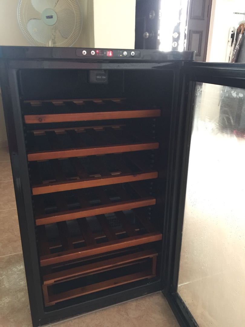 Kadeka KSJ138ew Wine Chiller, TV & Home Appliances, Kitchen Appliances