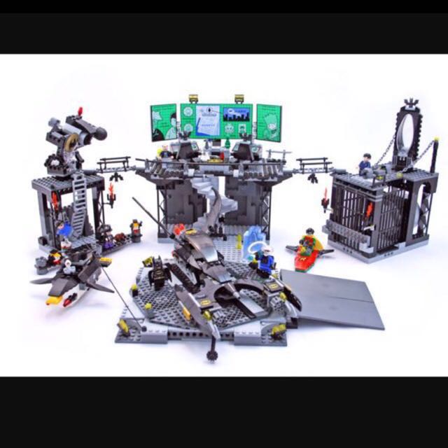 Lego batcave penguin clearance mr freeze's invasion