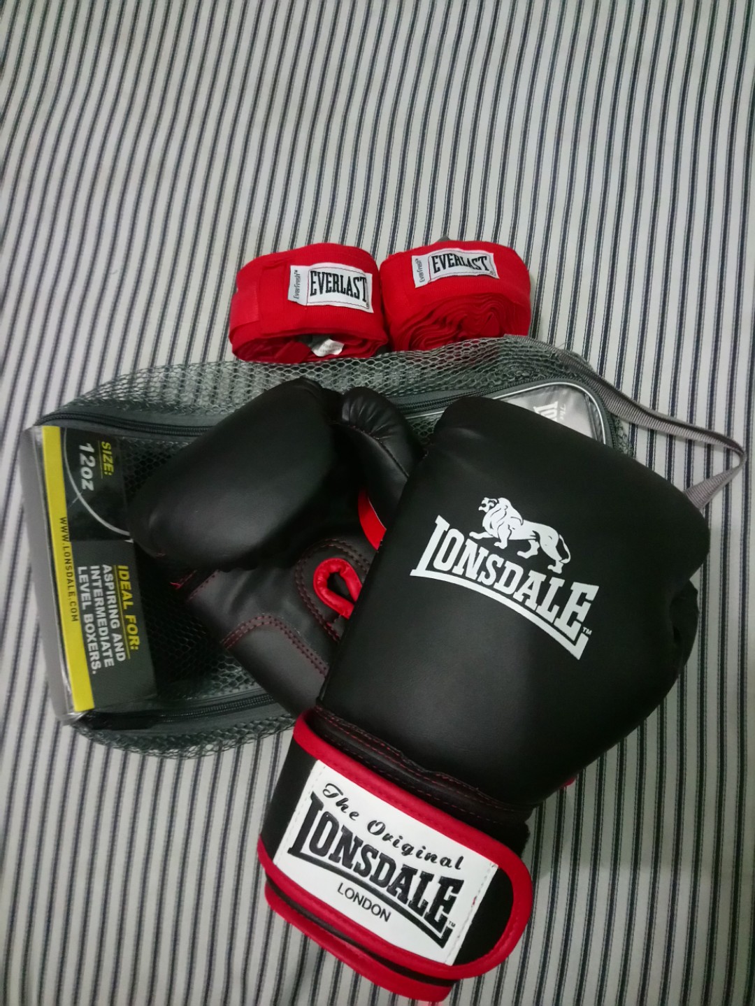 Lonsdale Boxing Gloves (12oz) Free Everlast Hand Wraps, Sports