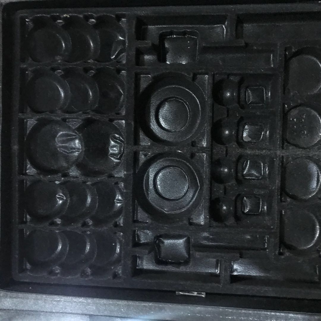 Makeup Case (Category: Makeup) located in Marikina City. Submitted by ernieco (Listing ID 161887547, Image 3). Description: Makeup case for your favorite makeup products w 2 built in mirrors. Book style kind of case. Perfect for MUAs..