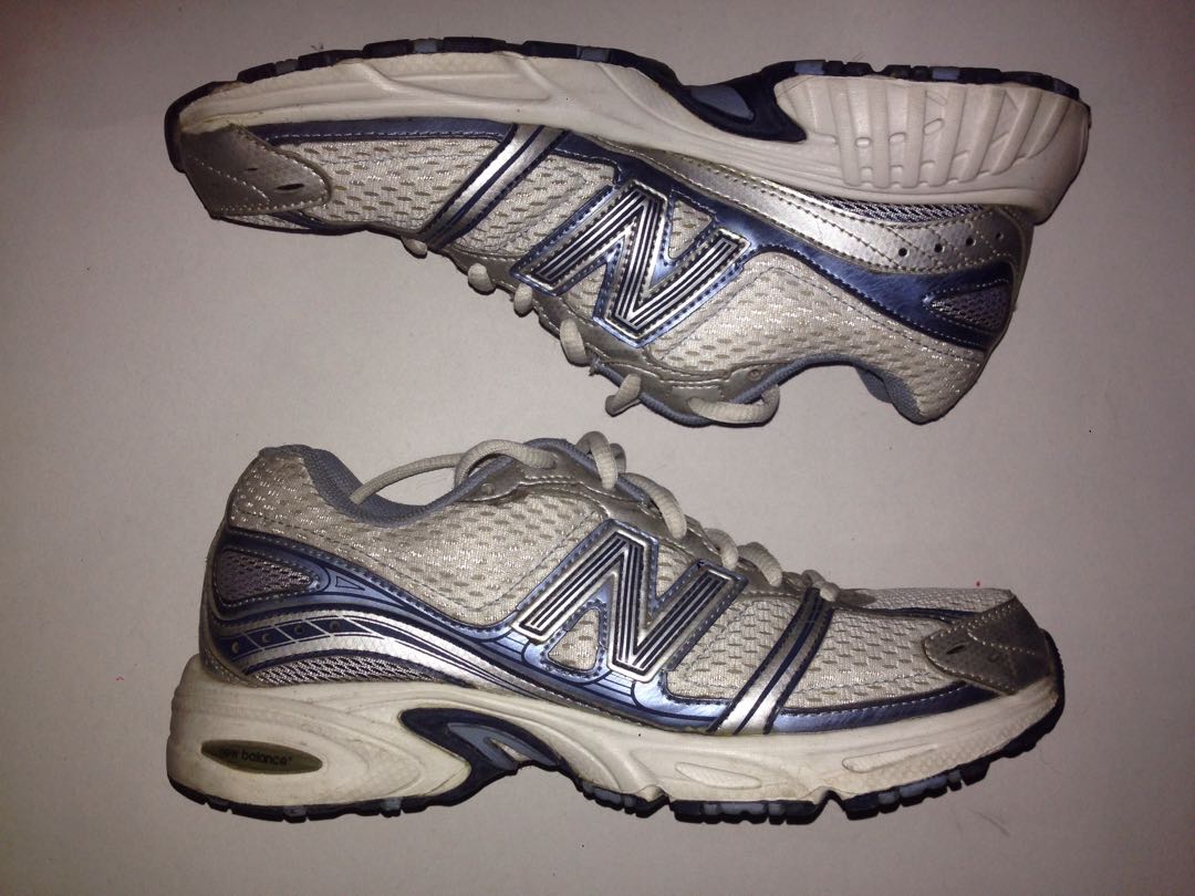 New Balance v2 Running Shoes Women's Size 7.5, Fashion, Activewear on Carousell