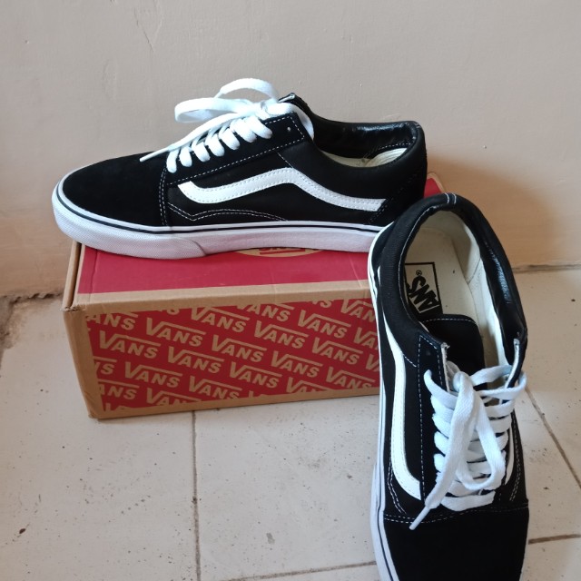 Vans Oldskool Black And White Uk Euro 43 Ori Fesyen Pria Sepatu Di Carousell