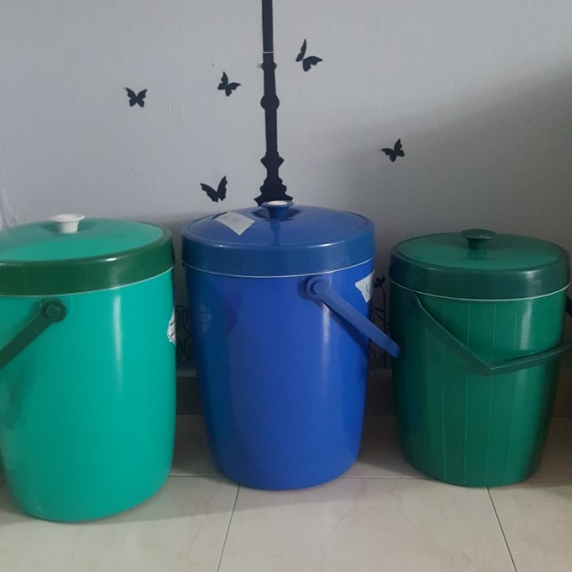 Buffet (Category: Other Kitchen Appliances) located in Singapore. Submitted by bymaii (Listing ID 162028300, Image 2). Description: HELLO! looking for buffet item for your house warming or any other event? We renting .. STRICTLY FOR HALAL FOOD. Pm for price😊.