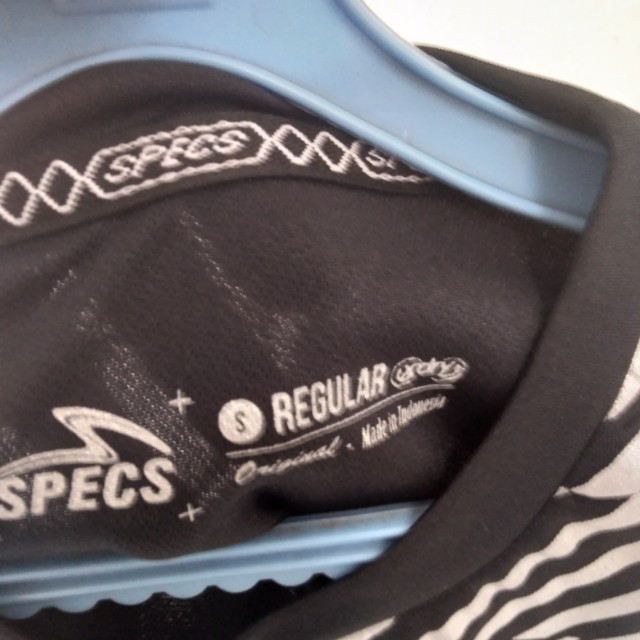 Jersey Specs Apache Hitam Original, Fesyen Pria, Pakaian di Carousell