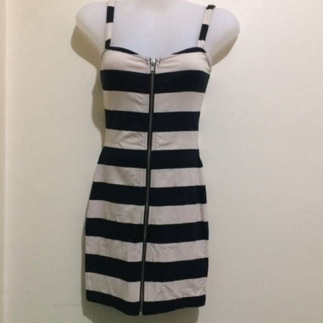REPRICED! H&M Bodycon (Category: Dresses) located in Quezon City. Submitted by janelystuff (Listing ID 131202330, Image 1). Description: Bodycon dress by H&M Divided Bought online as preloved but never got to use it since it's too small for me Fits XS.