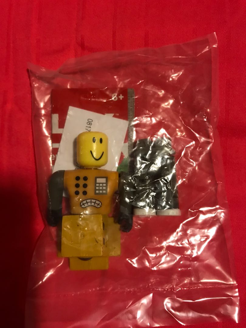 Roblox Series 1 Mr Robot Toys Games Others On Carousell - i made mrrobot roblox