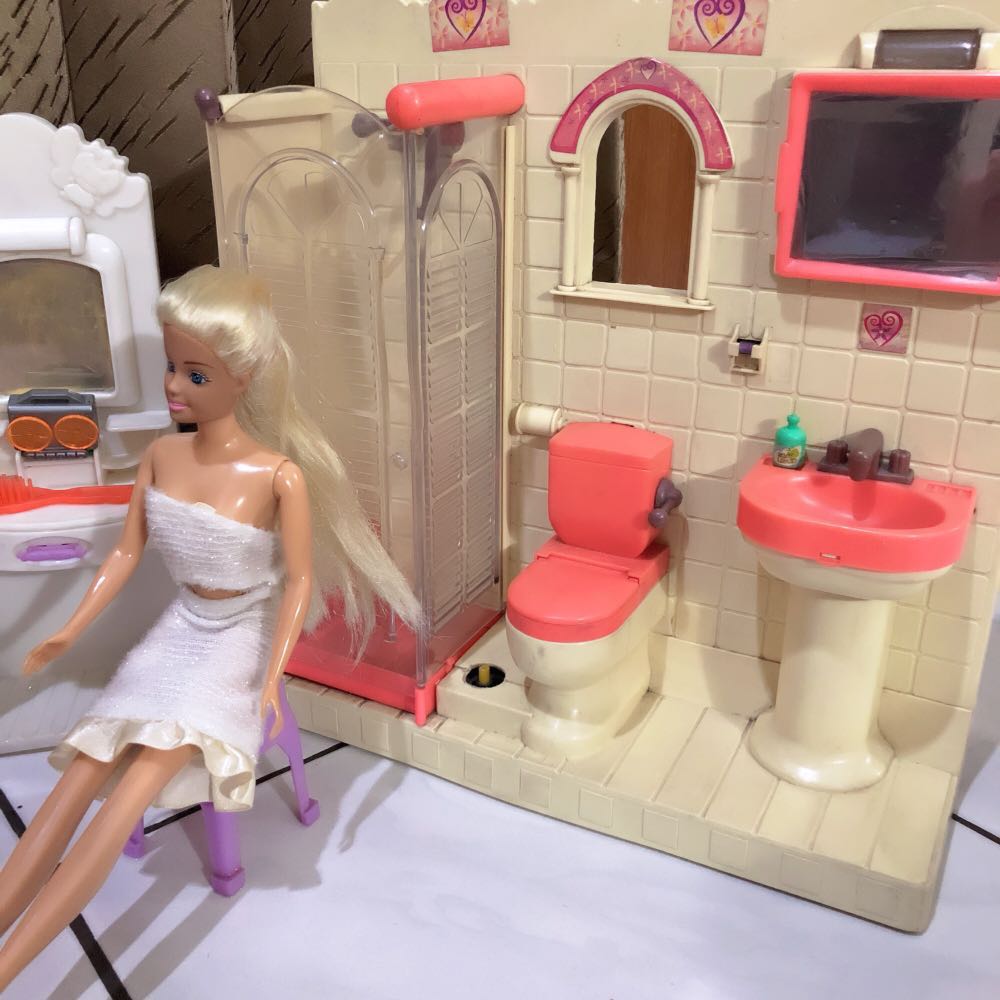 Satu Set Permainan Barbie Tempat Tidur