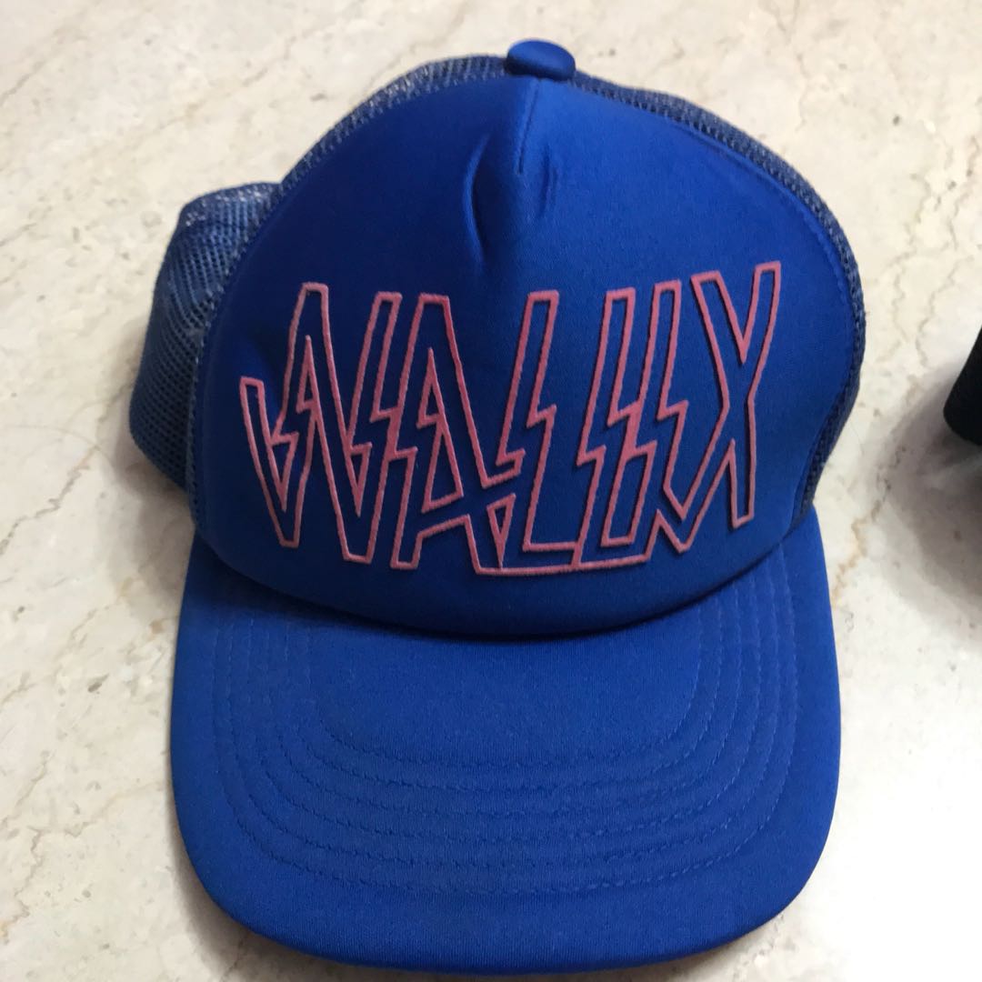walux blue cap