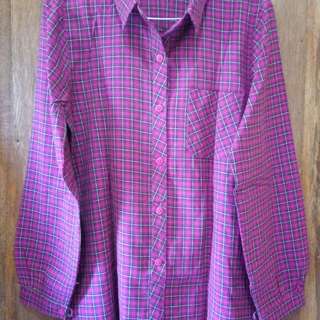 Kemeja kotak pink