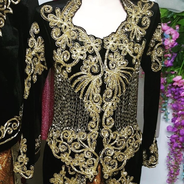 Baju Pengantin Jawa Warna Hitam Sepasang Lengkap Dengan Sepatu Barang Yang Dicari Di Carousell