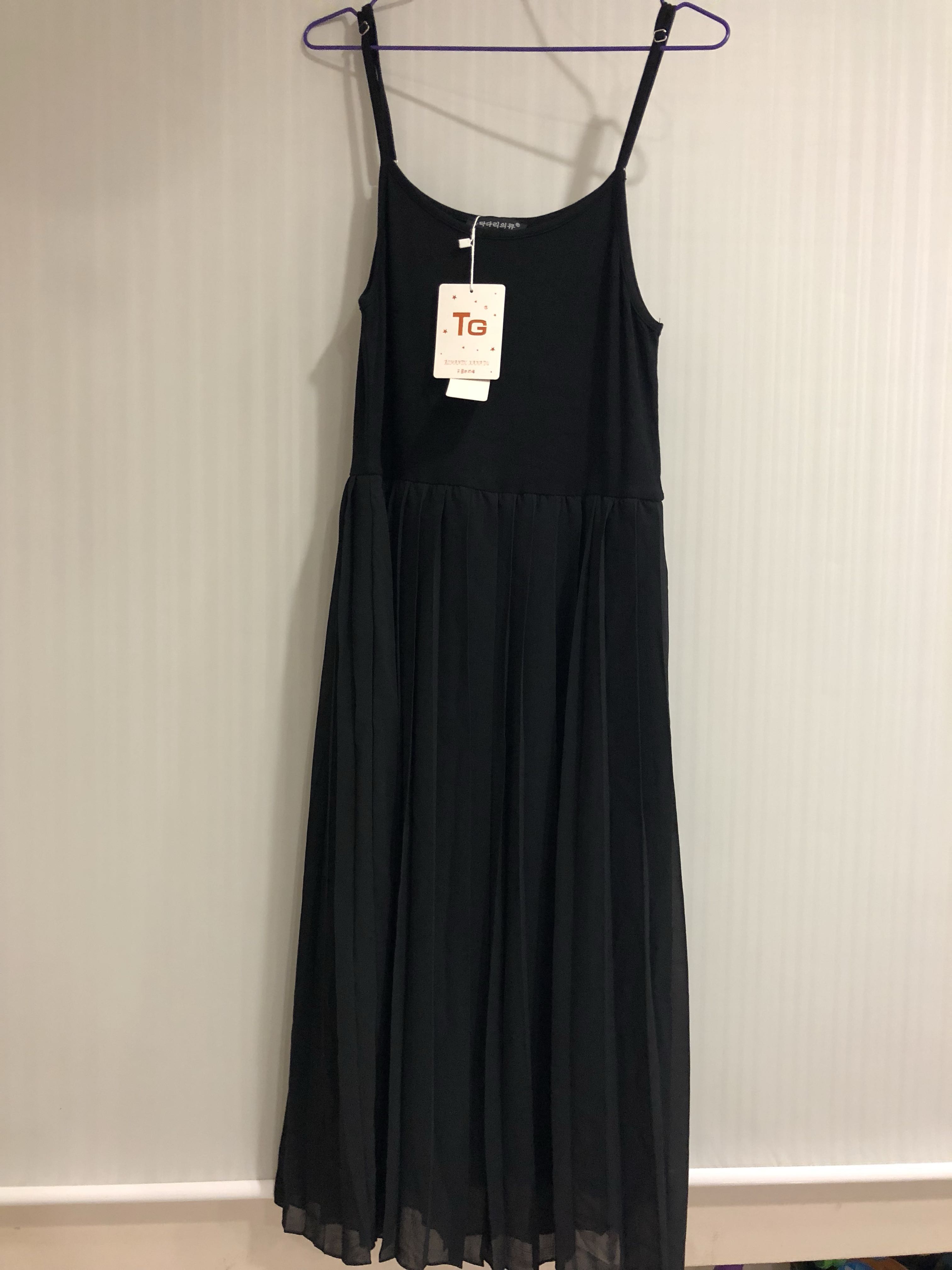 spaghetti strap pleated dress