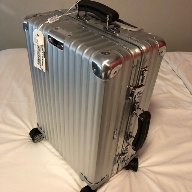rimowa classic carry on