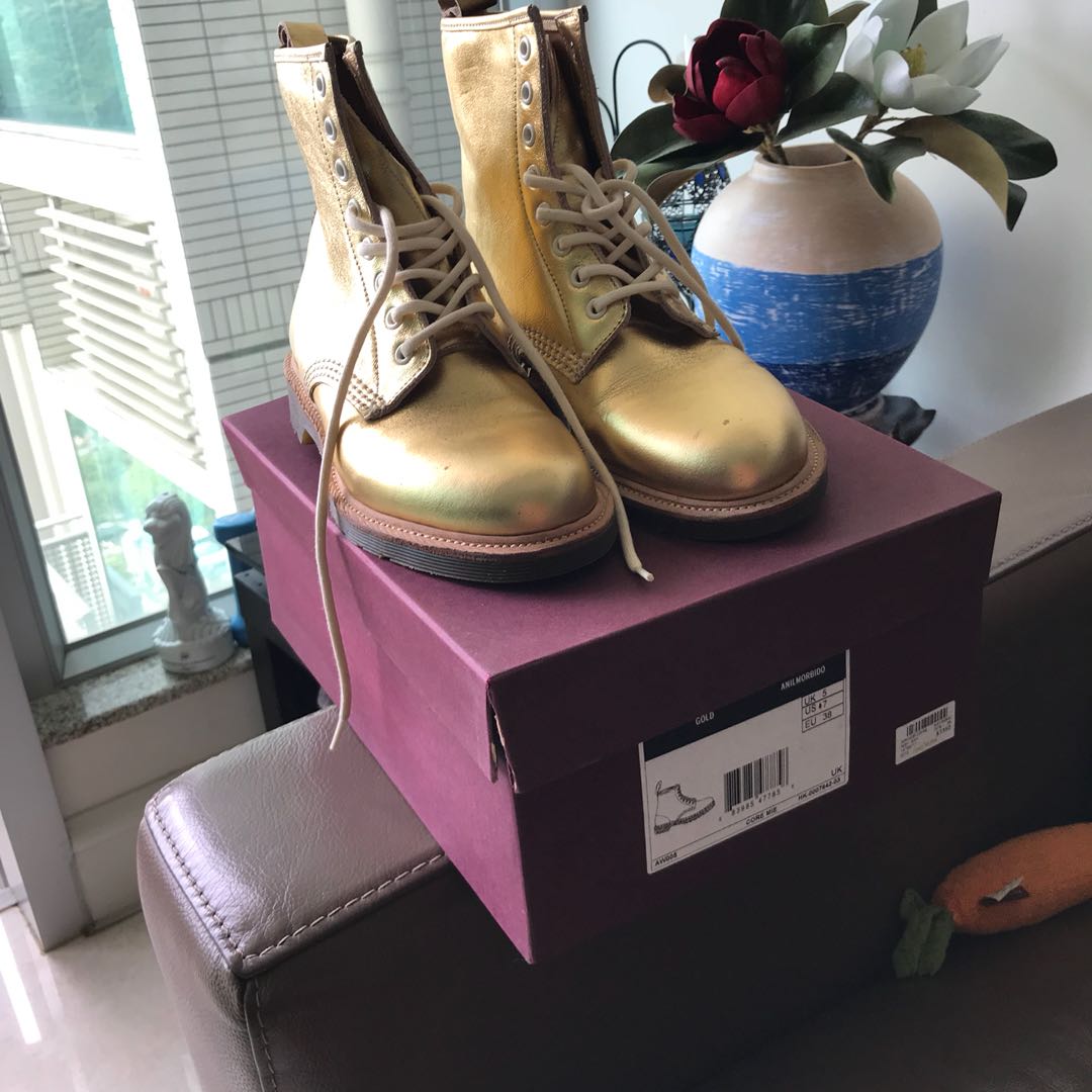 dr martens shoe store