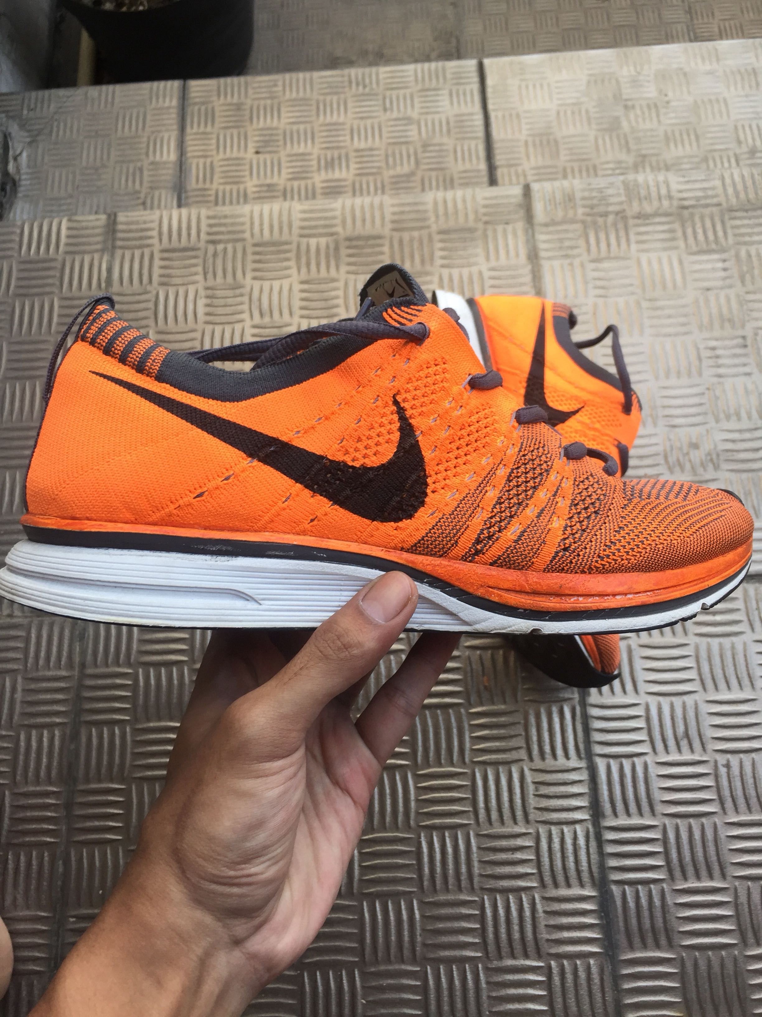 Nike Flyknit Trainer total orange Fesyen Pria Sepatu