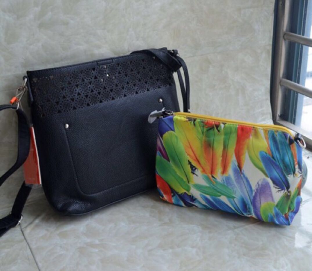 Original sling Bag David Jones Free Pouch, Women's Fashion, Bags