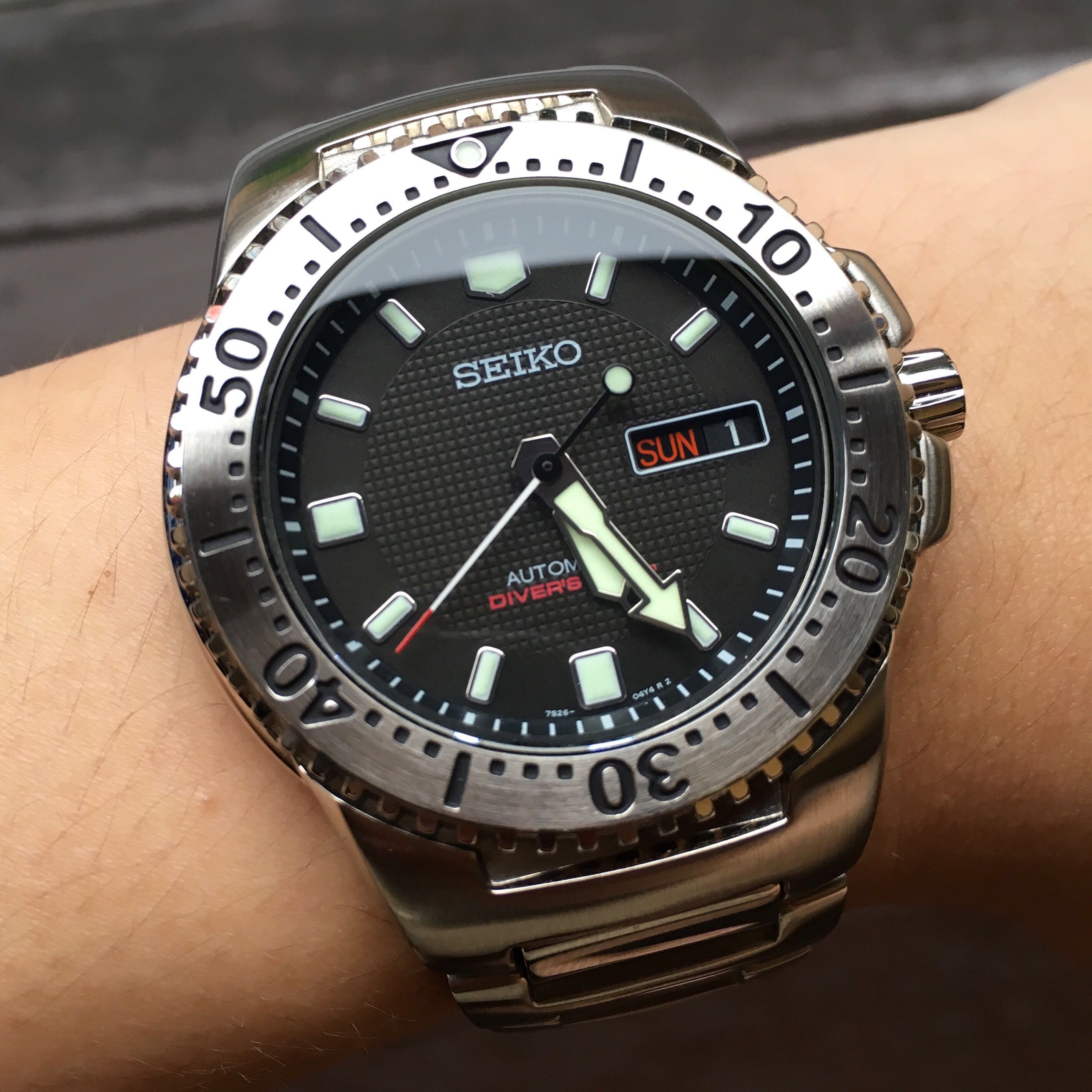 Seiko White and Black Knight SKXA49K/SHC053, Mobile Phones & Gadgets,  Wearables & Smart Watches on Carousell