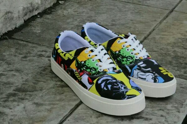 Sepatu Vans Motif Start Wars Fesyen Pria Sepatu Sneakers Di Carousell