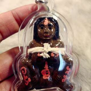 rm220 泰国人缘法师 - 阿赞祝猜 依霸女神端坐并张开双腿露出阴道 ,无