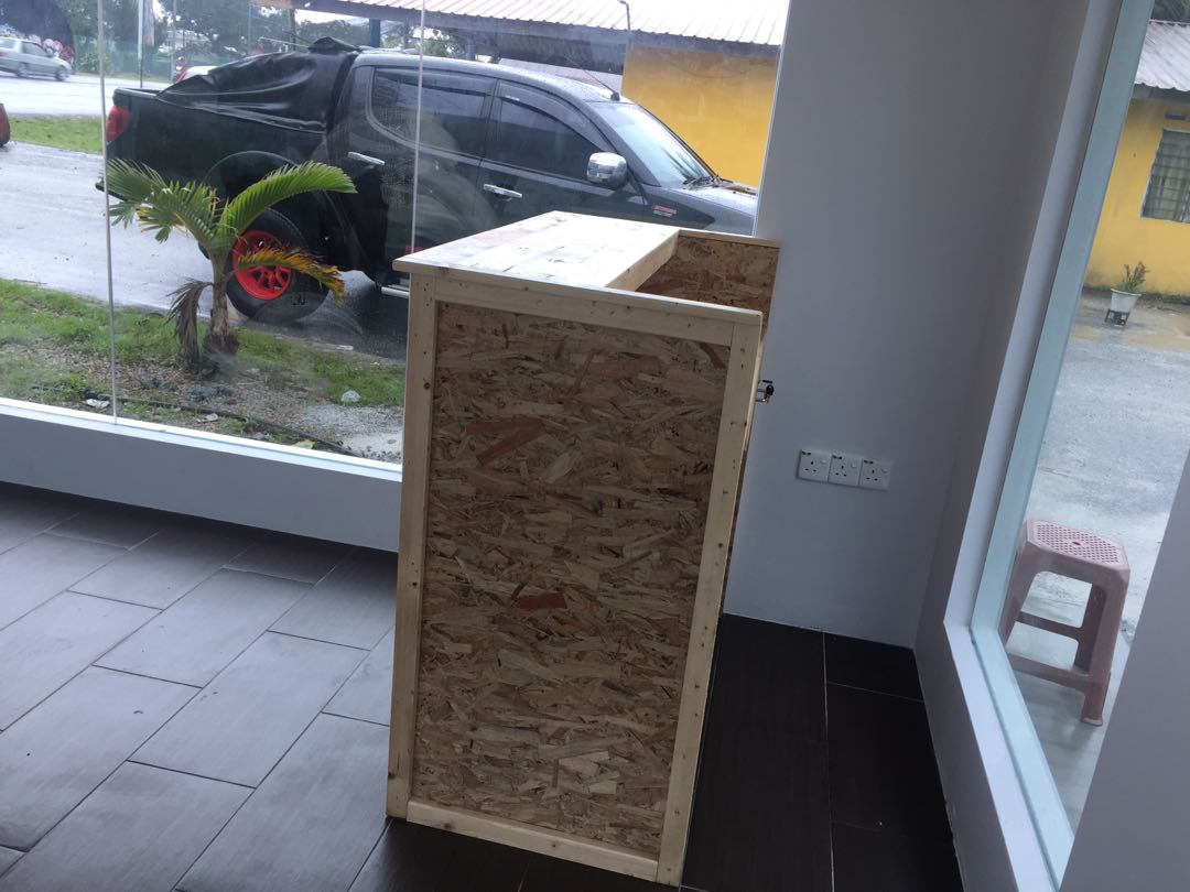 Cashier counter (Category: Shelves, Cabinets & Racks) located in Banting. Submitted by fakrulrazi3770 (Listing ID 162504419, Image 3). Description: 5 kaki x 3 kaki .