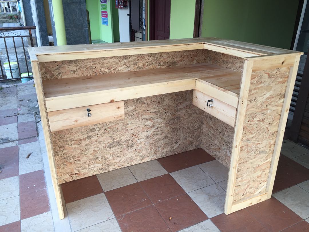 Cashier counter (Category: Shelves, Cabinets & Racks) located in Banting. Submitted by fakrulrazi3770 (Listing ID 162504419, Image 2). Description: 5 kaki x 3 kaki .