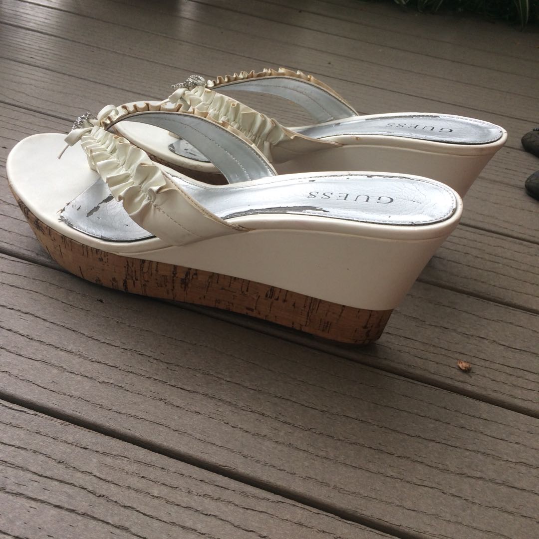 Guess top white wedges